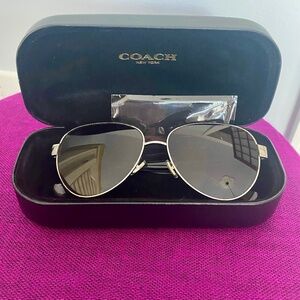 Coach sunglasses with case and cleaning cloth